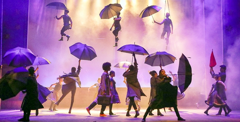 Espetáculo “O Encanto do Natal” encanta o público no Teatro Amazonas