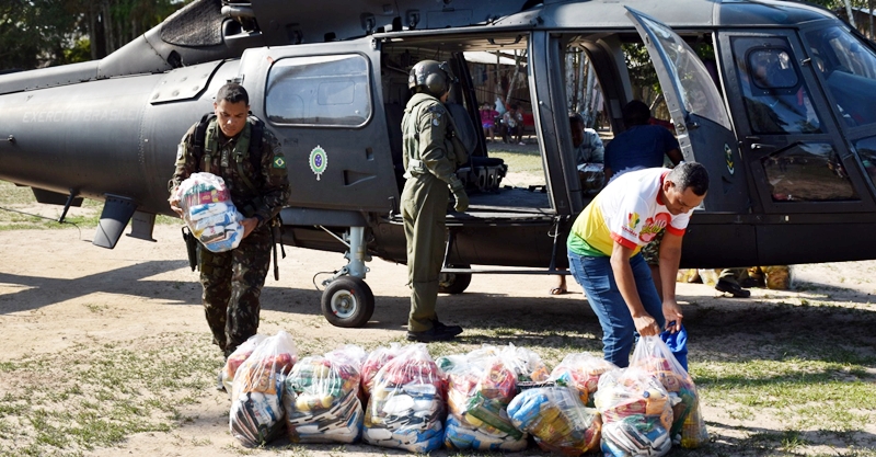 Estiagem: Comunidades ribeirinhas de Alvarães recebem ajuda humanitária dos governos Estadual, Federal e do Exército Brasileiro