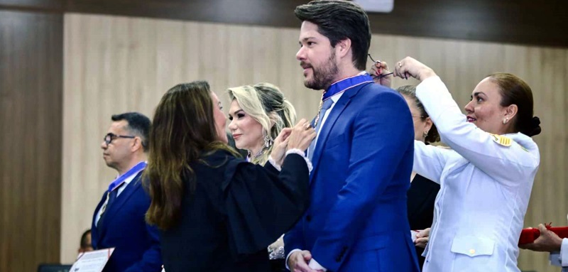 Fabian Barbosa é honrado pelo TRE com Medalha do Mérito Eleitoral