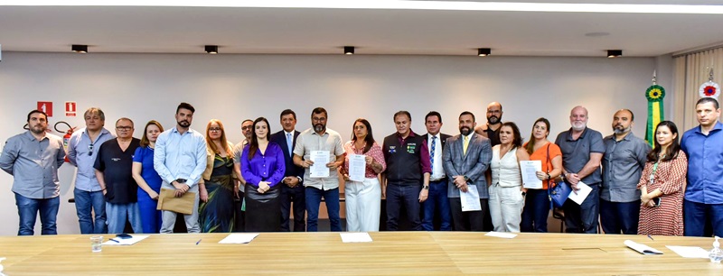 Médicos retomam 100% dos serviços de saúde do estado