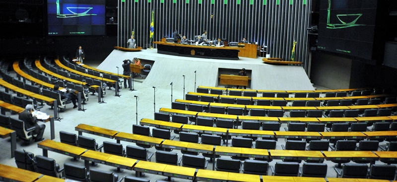 Deputados convocam audiência urgente para debater uso da IA nas eleições e preservação da democracia