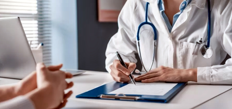 Justiça Federal garante a médicos direito de divulgar pós-graduações