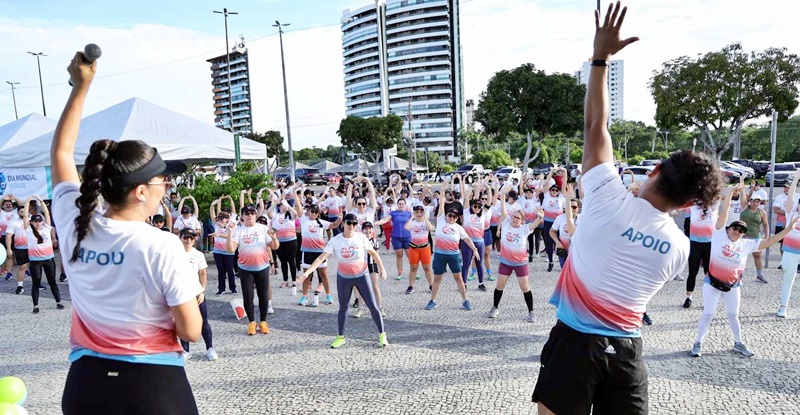 Caminhada do TCE-AM é prestigiada por mais de 200 pessoas na orla da Praia da Ponta Negra