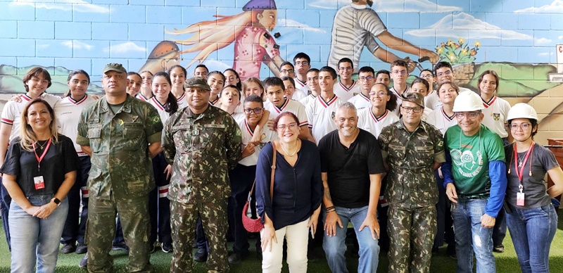 ‘Zona Franca de Portas Abertas’ apresenta fábrica da Caloi a alunos do Colégio Militar de Manaus