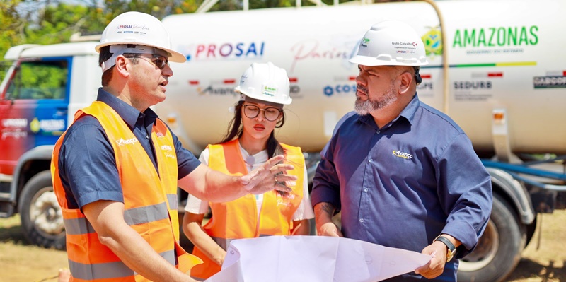 Secretário da UGPE inspeciona obras de perfuração de poços de água, em Parintins 