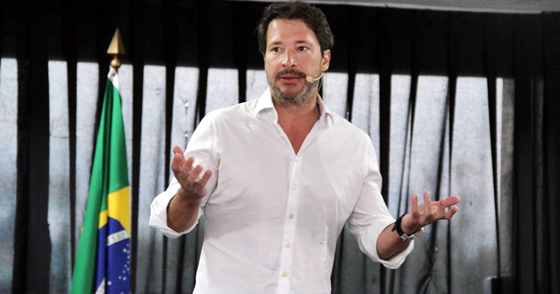 Em palestra no Sesi, Fernando Gabas destaca importância do equilíbrio emocional 