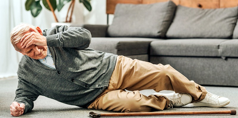 Entenda a importância de se evitar acidentes domésticos envolvendo idosos 