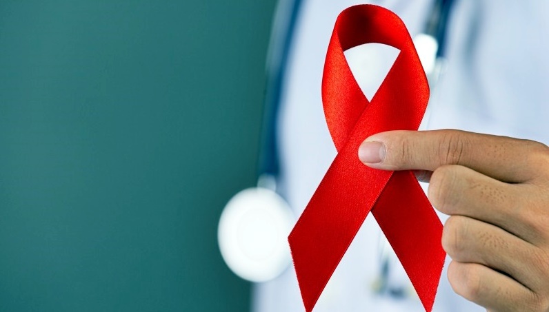 Dezembro vermelho: entenda a importância da prevenção e luta contra a transmissão do HIV