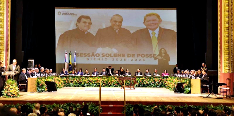 Presidente do TCE-AM prestigia posse dos novos dirigentes do judiciário estadual amazonense