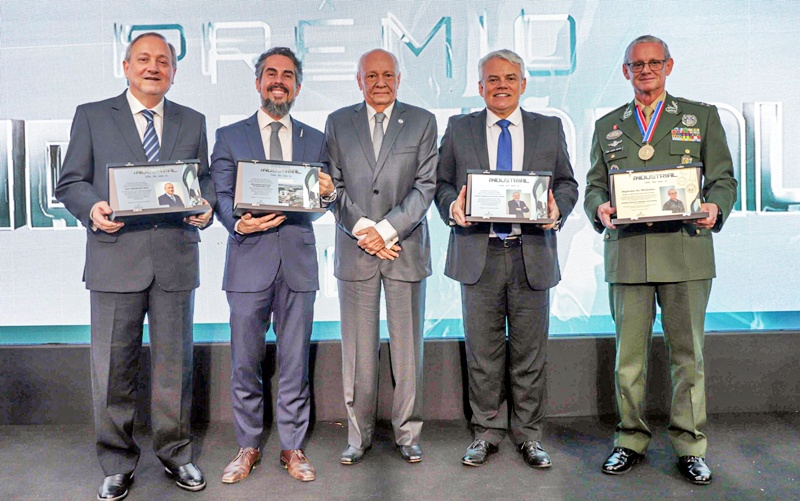 Empresário Luiz Cruz é homenageado como Industrial do Ano 2025 em noite de reconhecimento ao setor produtivo amazonense