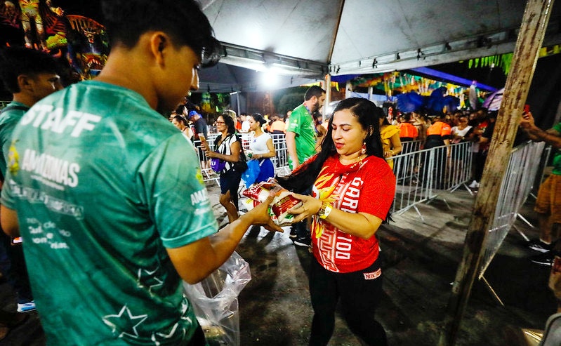 Governo do Amazonas arrecada mais de 70 mil itens de alimentos durante a Festa dos Visitantes, em Parintins