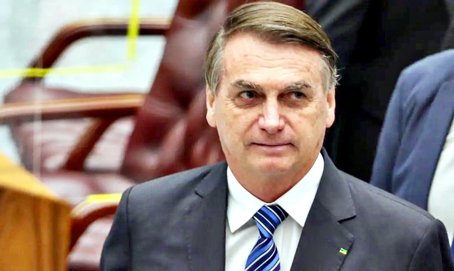 Trump pode usar mecanismo legal para tirar Bolsonaro do Brasil