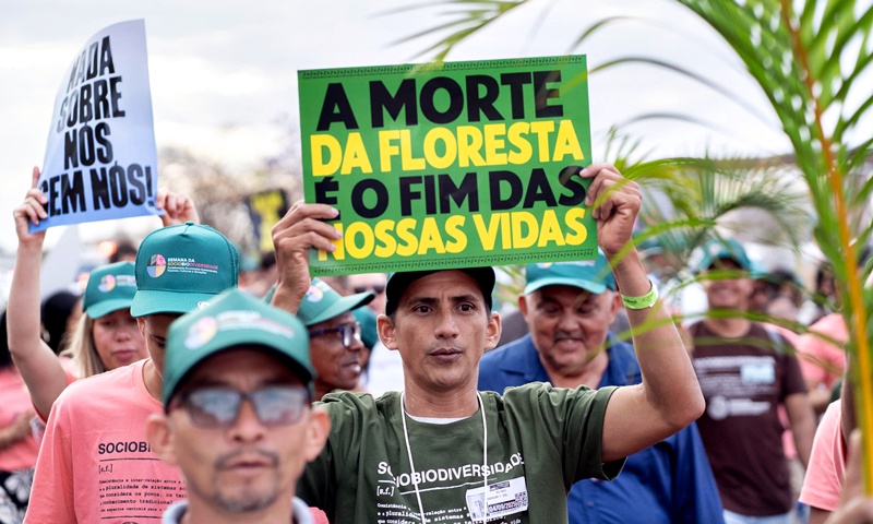 Seringueiros e seringueiras avançam em formalização de coletivo para fortalecer cadeia da borracha nativa da Amazônia