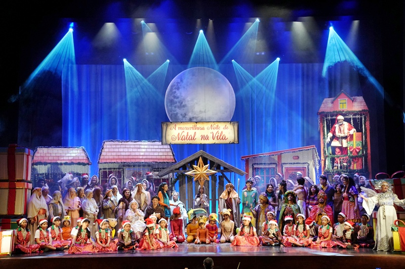 Espetáculo ‘O Natal da Vila Caminho’ leva emoção e espírito natalino ao Teatro Amazonas 