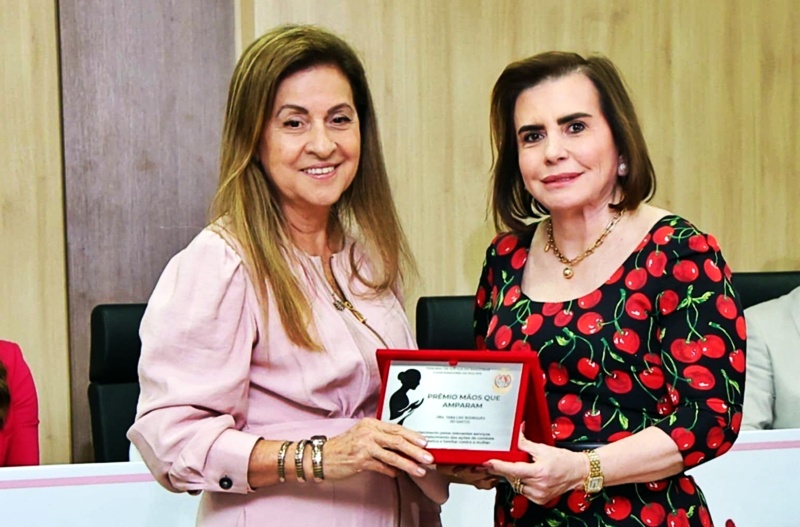 Presidente do TCE-AM recebe Prêmio “Mãos que Amparam” concedido pelo TJAM