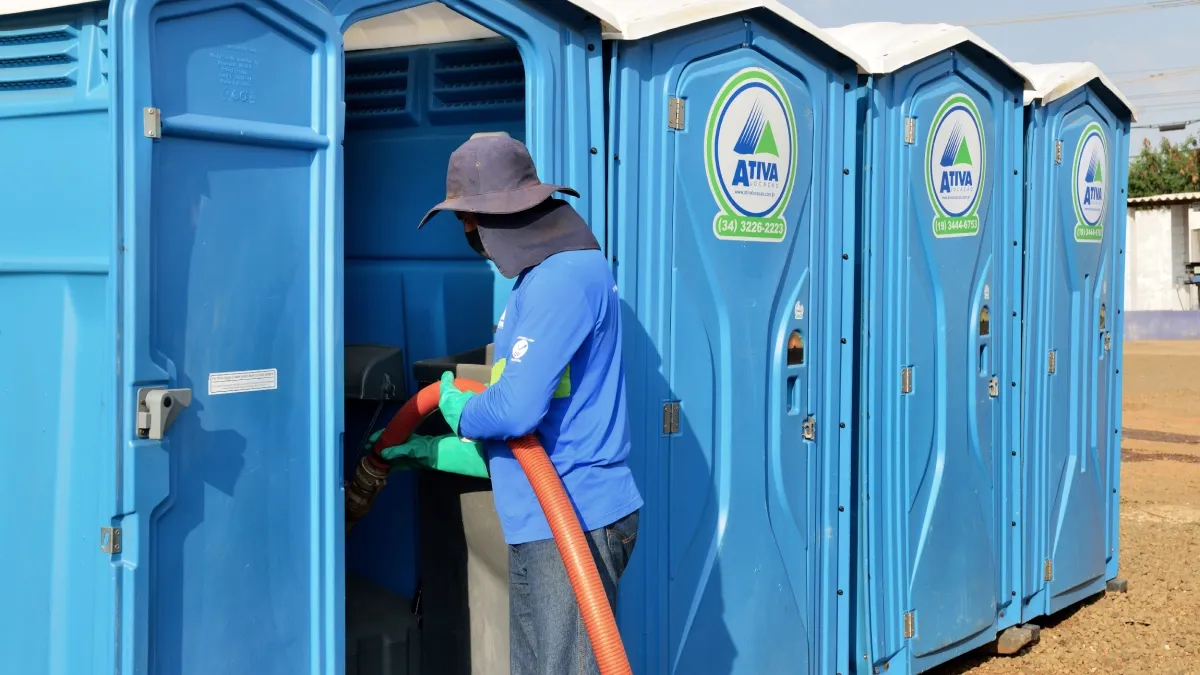 Carnaval: saiba como usar banheiros móveis corretamente para evitar riscos à sua saúde e à dos outros foliões