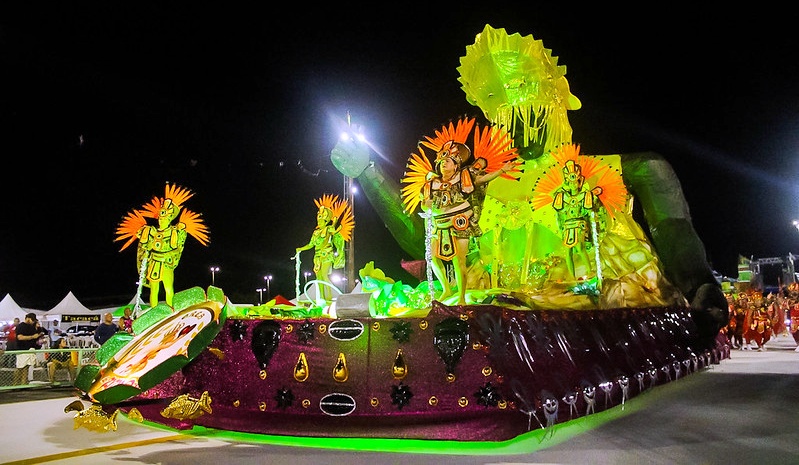 Desfiles do Grupo Especial encantam o público no Sambódromo de Manaus 