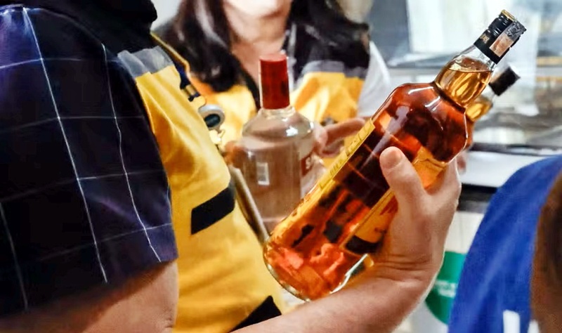 Carnaval em alerta: bebidas alcoólicas adulteradas podem causar cegueira e danos irreversíveis à visão