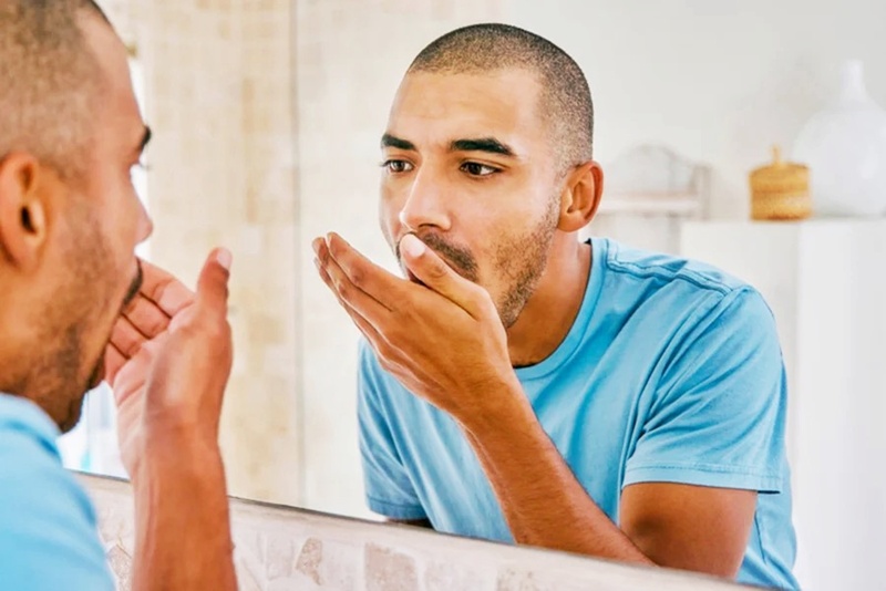 Nem sempre é só higiene: mau hálito pode ter outras origens
