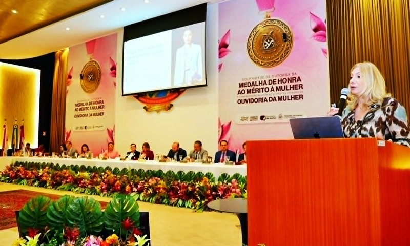 TCE-AM promove palestra magna abordando sobrecarga, identidade e resiliência feminina