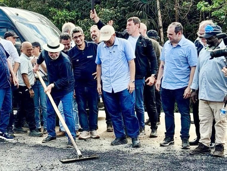 Ao lado do presidente Lula, governador Roberto Cidade defende pavimentação da BR-319 para integração e desenvolvimento da região Norte 
